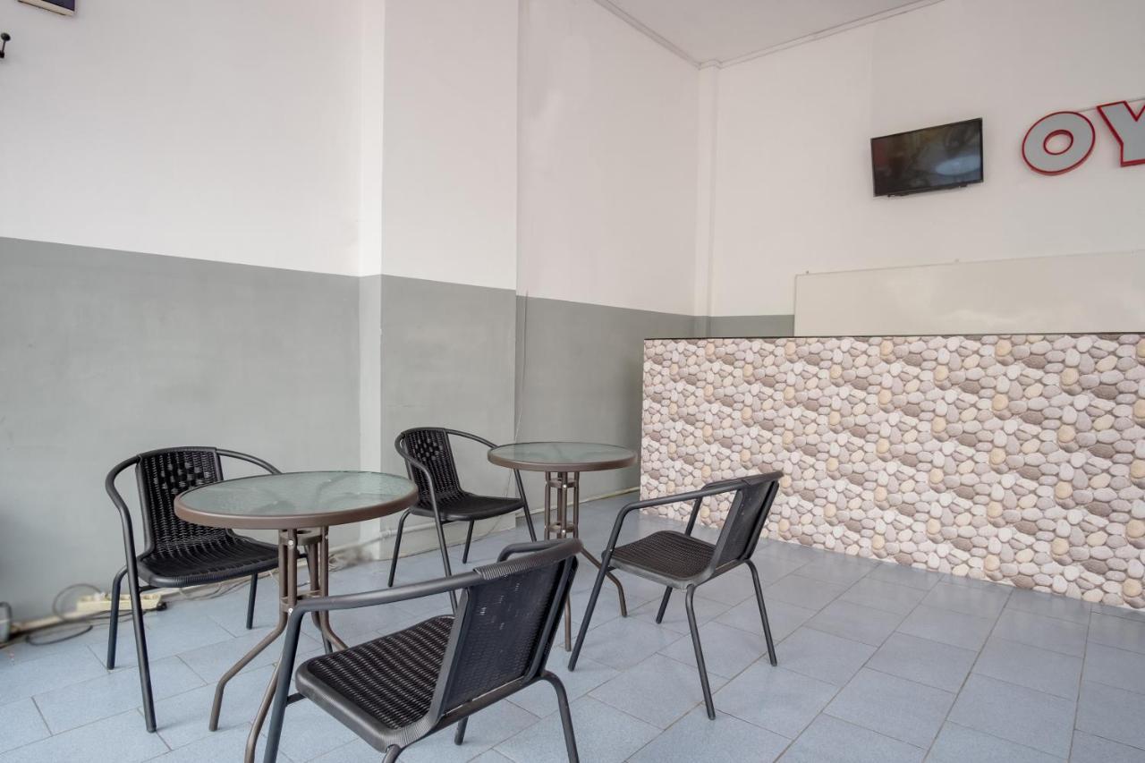 Oyo 447 Hutasimo Residence Medan Exterior photo
