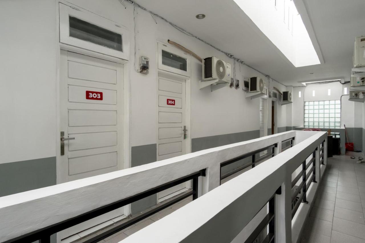 Oyo 447 Hutasimo Residence Medan Exterior photo
